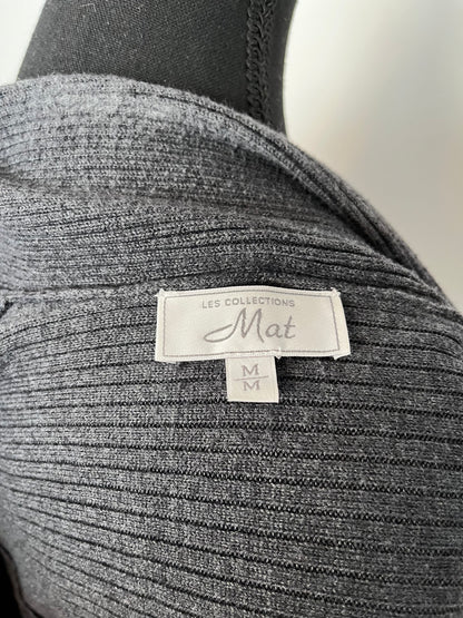 Cardigan Les Collections Mat  - Vue sur l'étiquette de taille et de marque