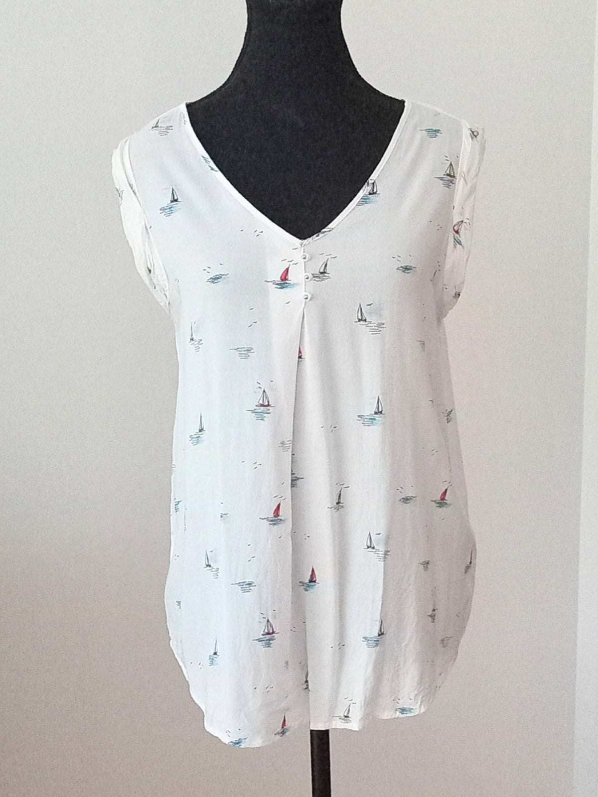 Camisole blanche à imprimé de voiliers (P)
