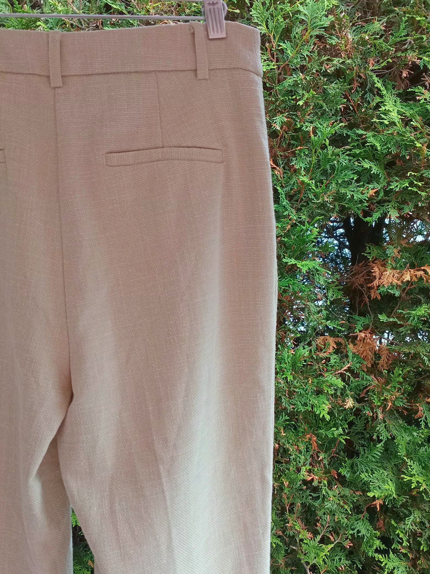 Pantalon sauge très pâle à plis (8)