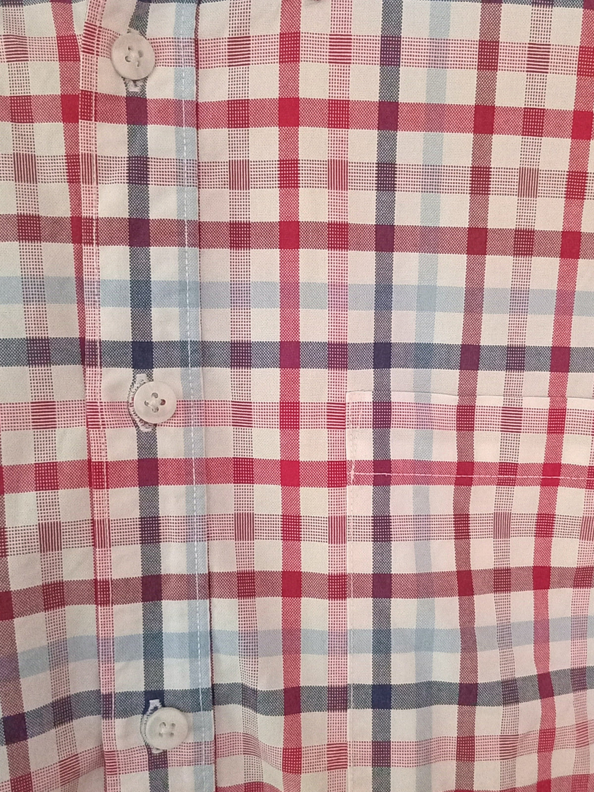 Chemise à carreaux rouge, bleu et blanc