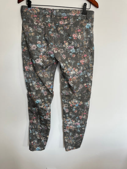 Jeans à motifs floraux pastel