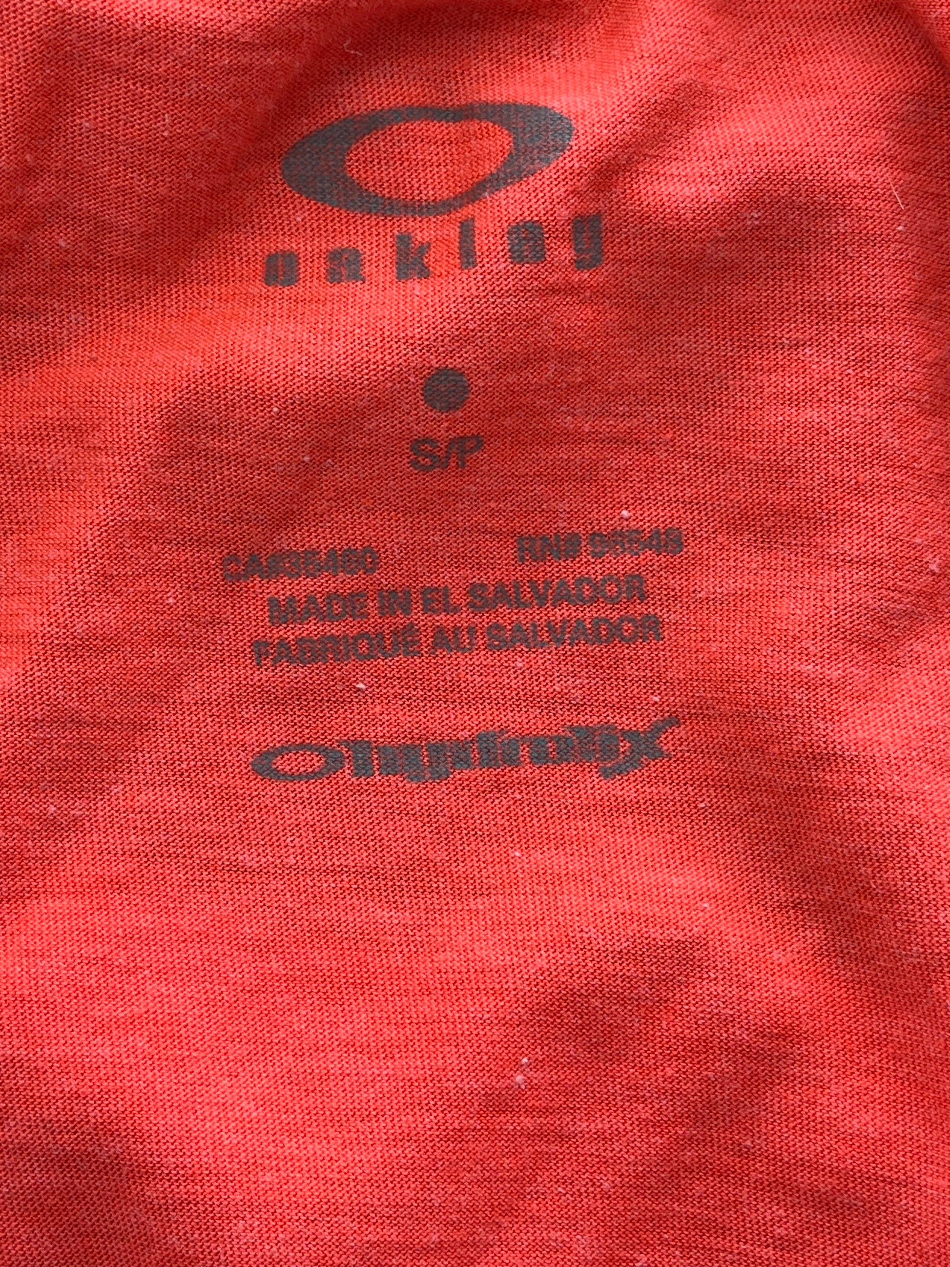 Chandail Oakley - Étiquette de taille et de marque
