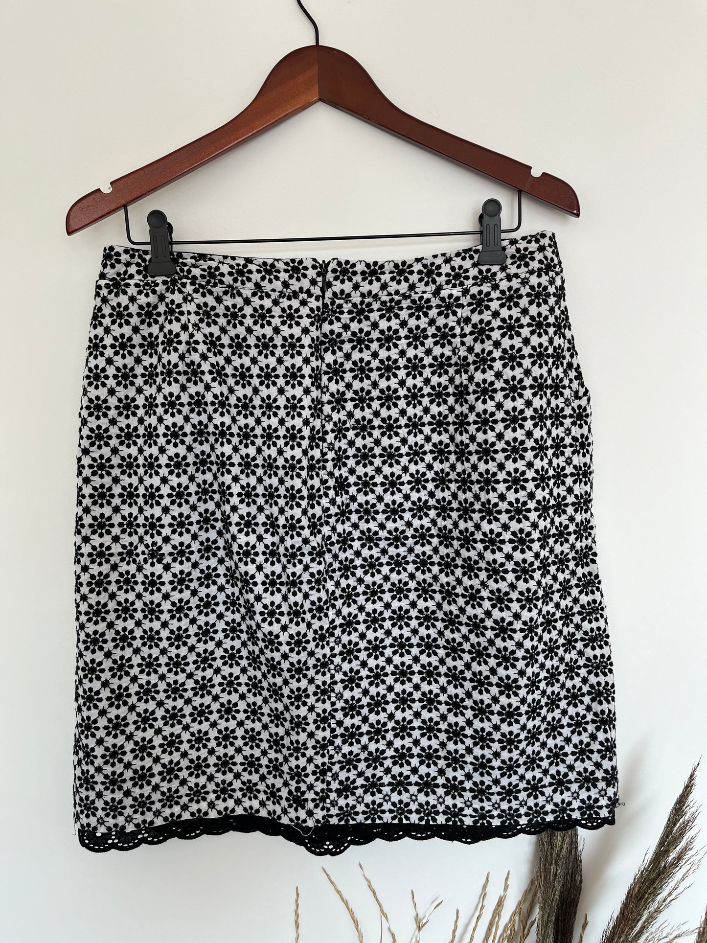 Jupe fleurie noire et blanche (G)