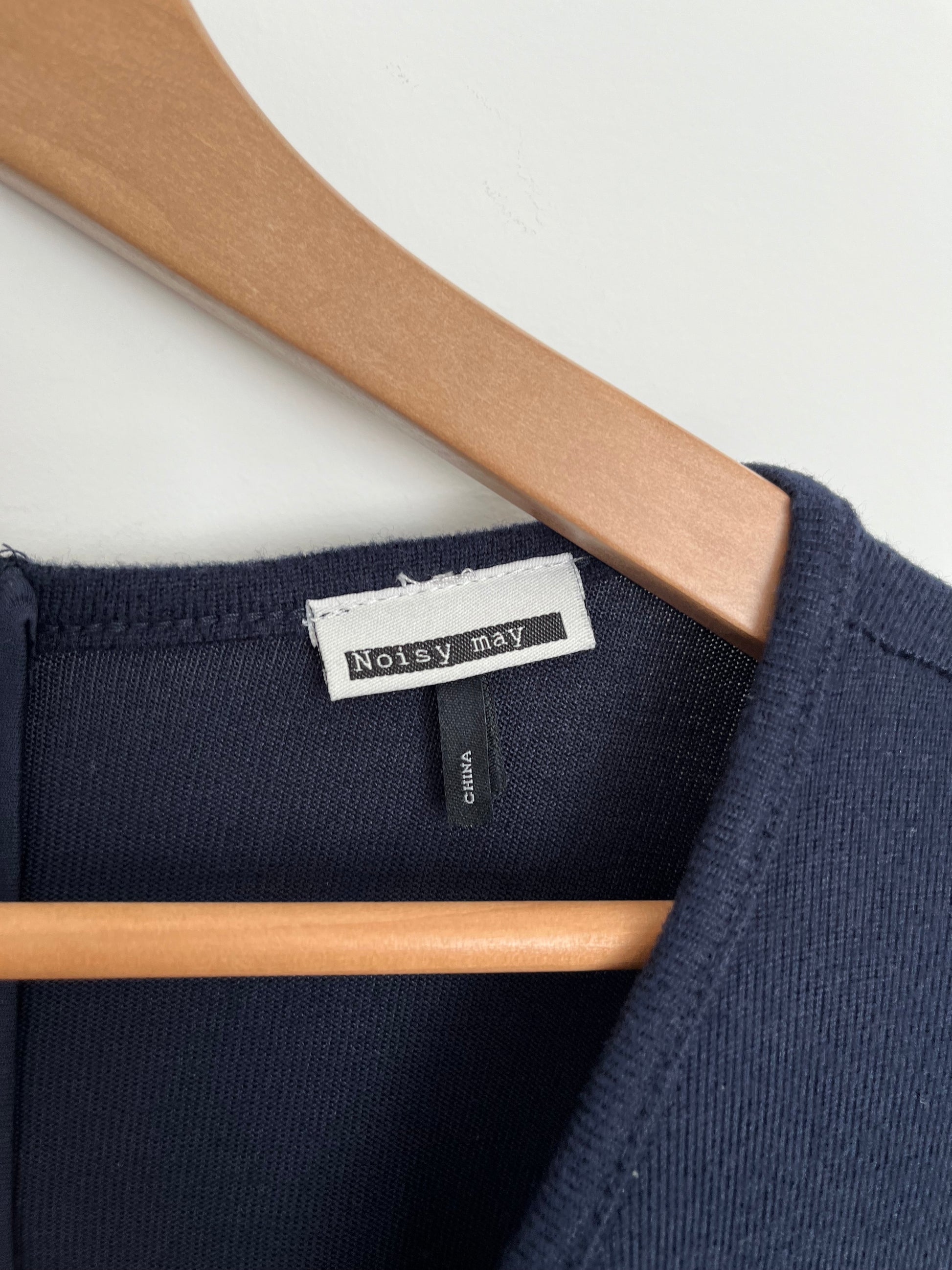 Robe Noisy May - Vue sur l'étiquette de marque