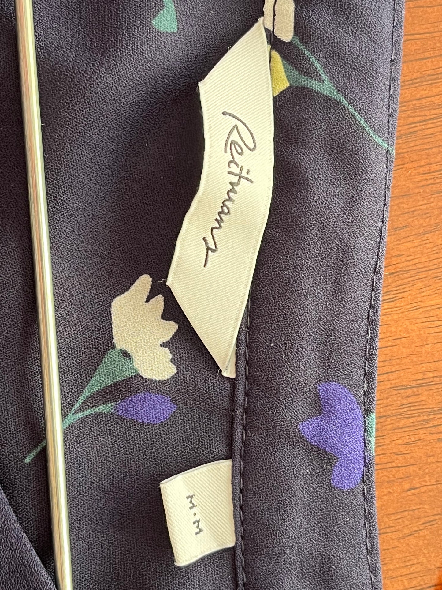 Blouse Reitmans - Vue sur l'étiquette de marque et taille