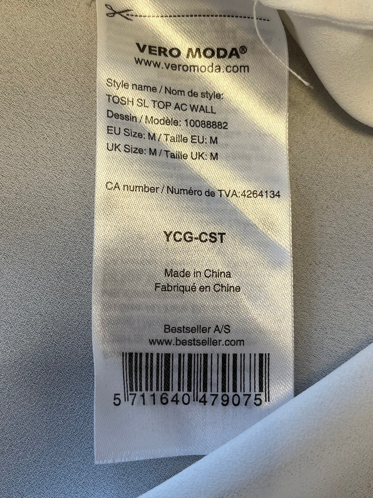 Blouse Vero Moda - Vue sur l'étiquette de taille