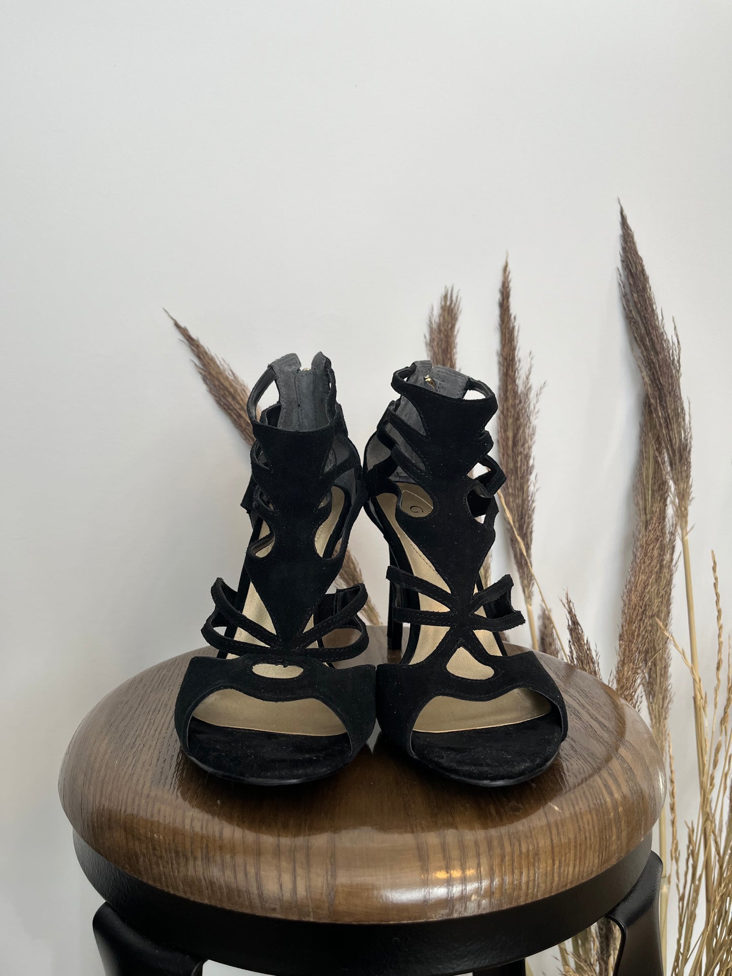 Talons hauts Guess - Vue avant sur fond blanc