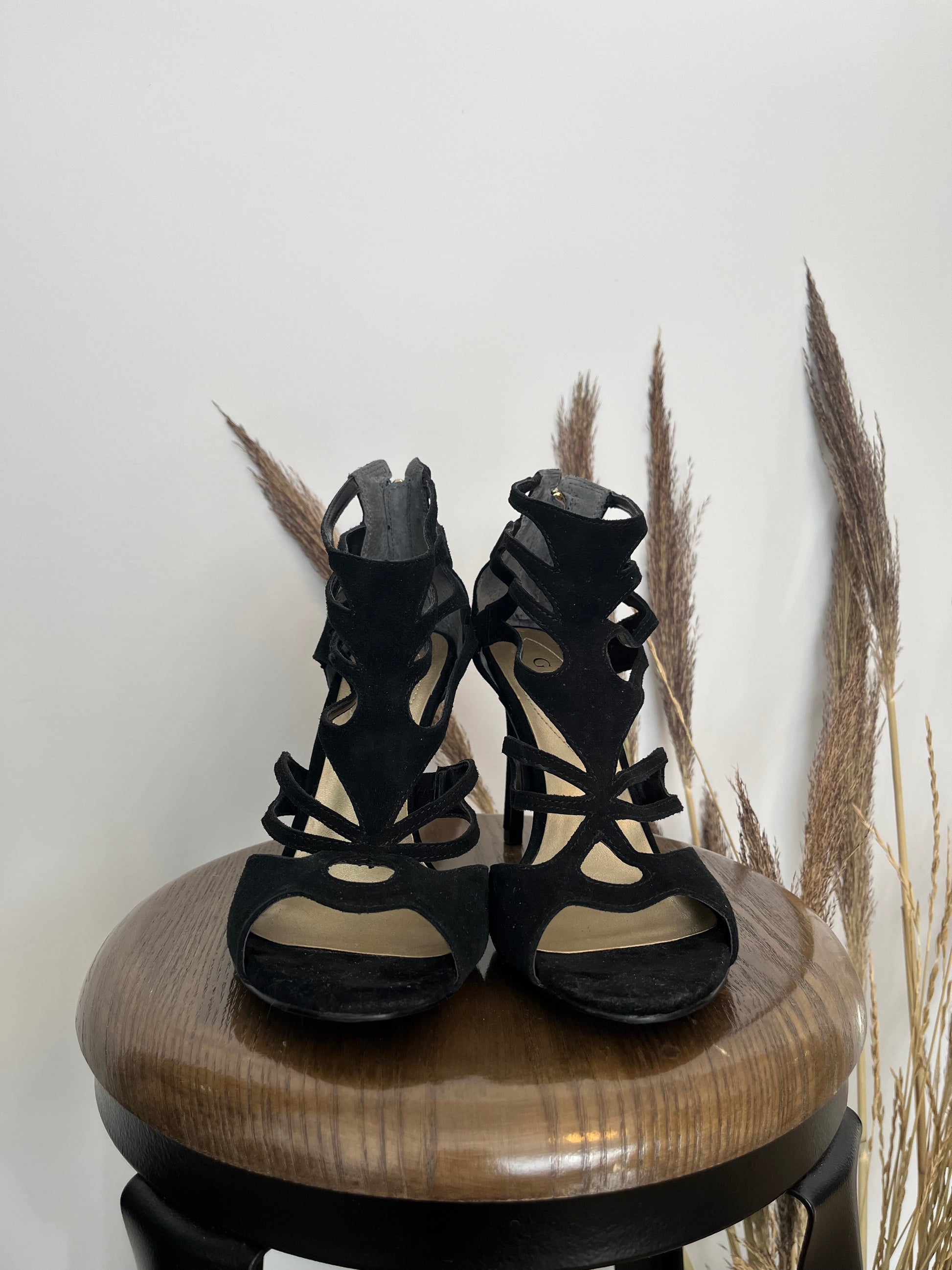 Talons hauts Guess - Vue avant sur fond blanc