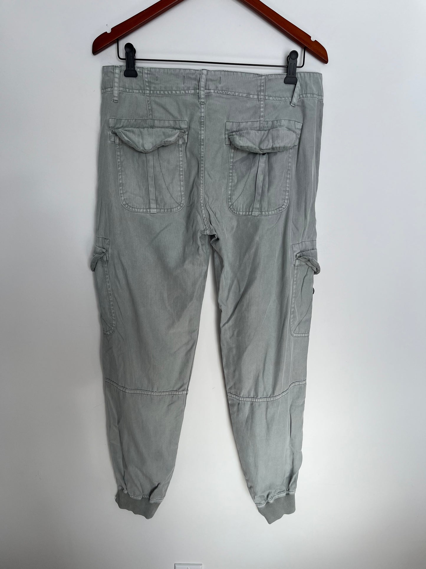 Pantalon Kenneth Cole - Vue arrière sur fond blanc