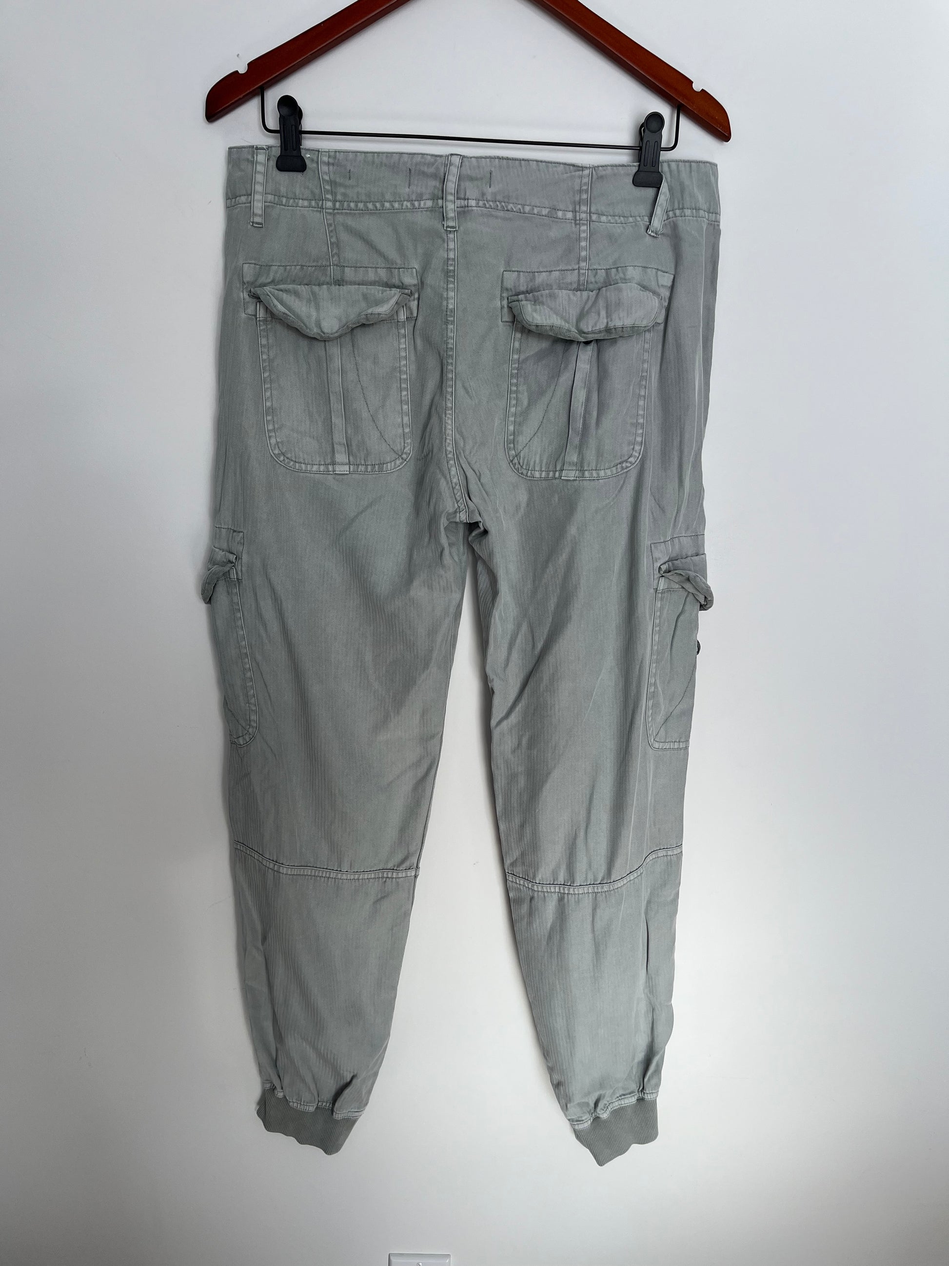 Pantalon Kenneth Cole - Vue arrière sur fond blanc
