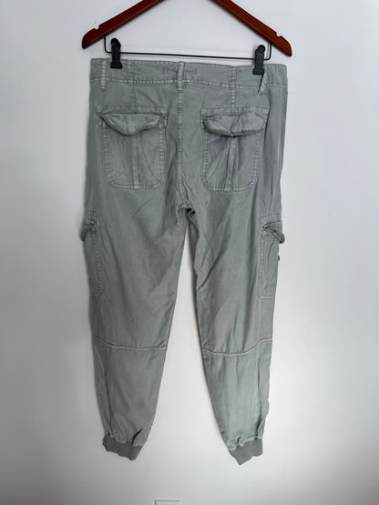 Pantalon Kenneth Cole - Vue arrière sur fond blanc