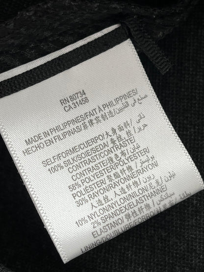 Robe noir BCBG - Vue sur l'étiquette de composition